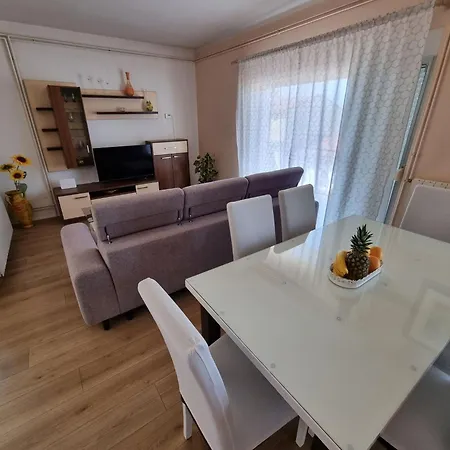 公寓 Fuer 5 Personen Mit Balkon By Interhome 茨里克韦尼察