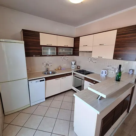 Fuer 5 Personen Mit Balkon By Interhome * 茨里克韦尼察