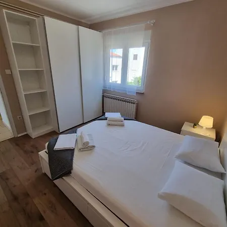 Fuer 5 Personen Mit Balkon By Interhome *