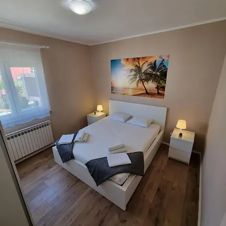 Fuer 5 Personen Mit Balkon By Interhome