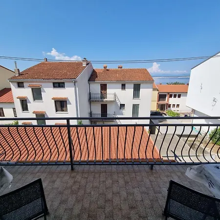 Appartement Fuer 5 Personen Mit Balkon By Interhome