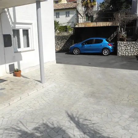 Fuer 5 Personen Mit Balkon By Interhome Appartement Crikvenica