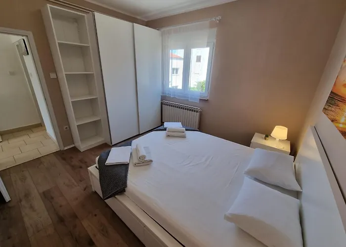 Fuer 5 Personen Mit Balkon By Interhome *