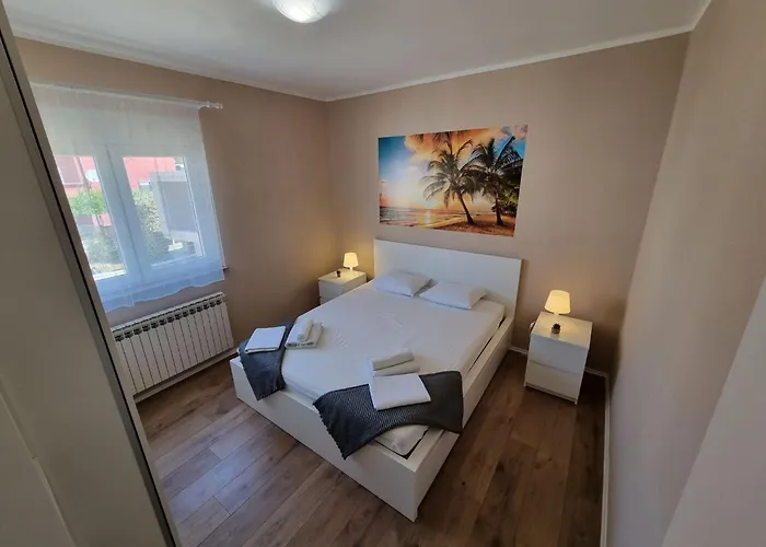 Fuer 5 Personen Mit Balkon By Interhome