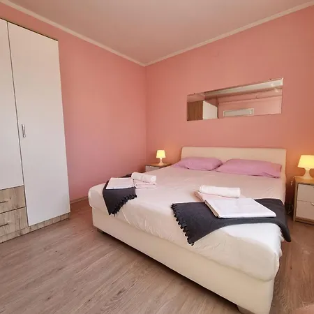 Fuer 5 Personen Mit Balkon By Interhome Apartment *