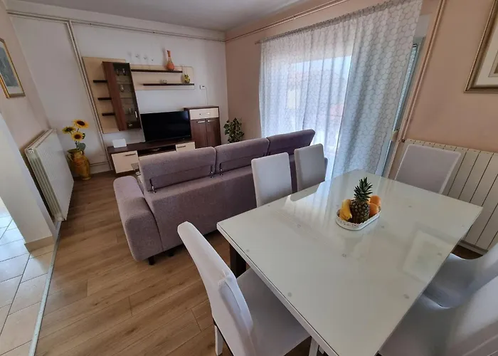Apartment Fuer 5 Personen Mit Balkon By Interhome Crikvenica